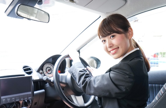 女性スタッフも活躍しているドライバーの求人 | 葛飾区でタクシーの求人なら鳳自動車株式会社